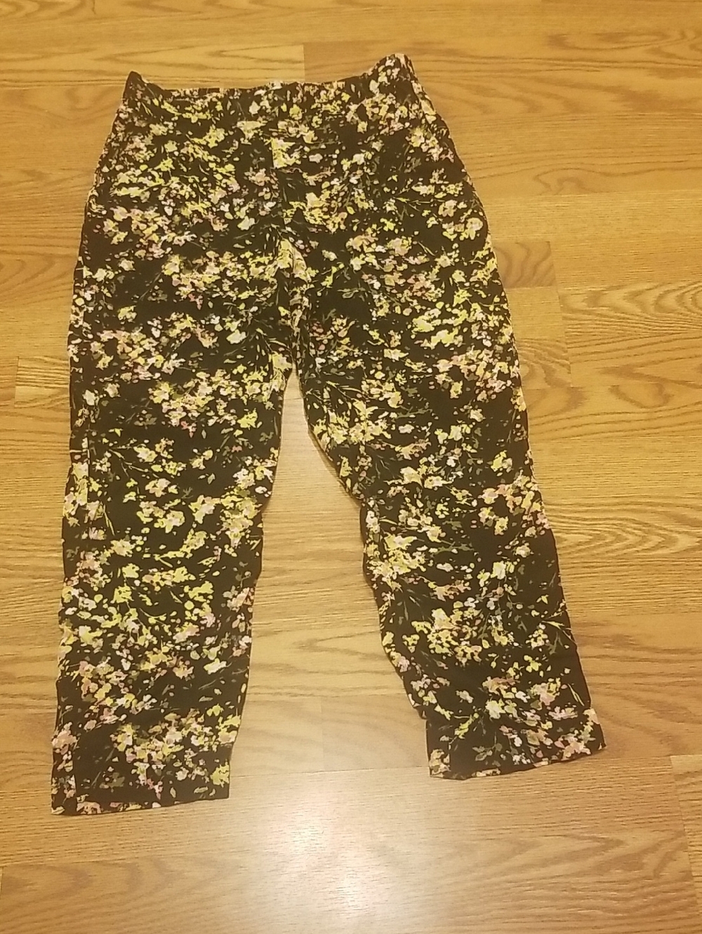 Jessica Simpson Black Floral Capri Leggings with Pink and Yellow Accents